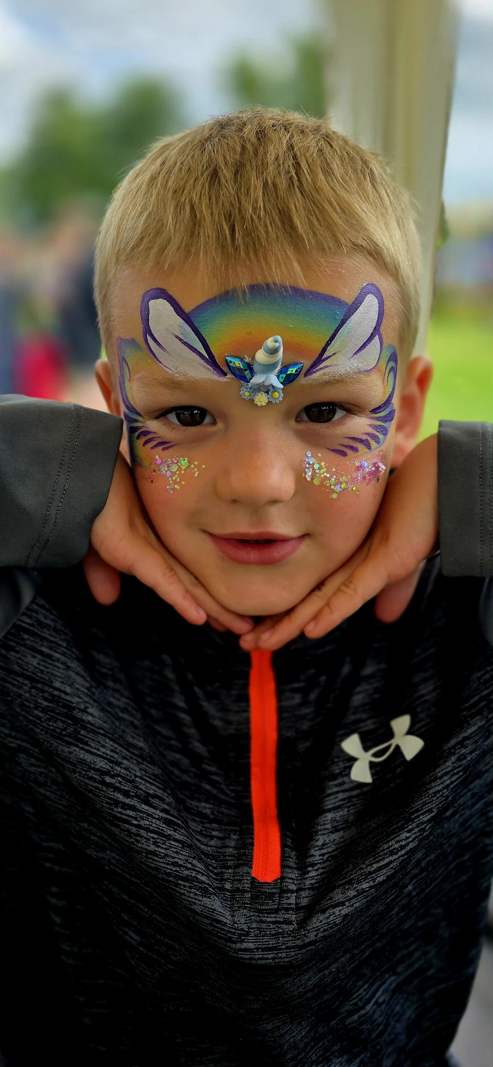 A rainbow forehead design with black outlines and white highlights.